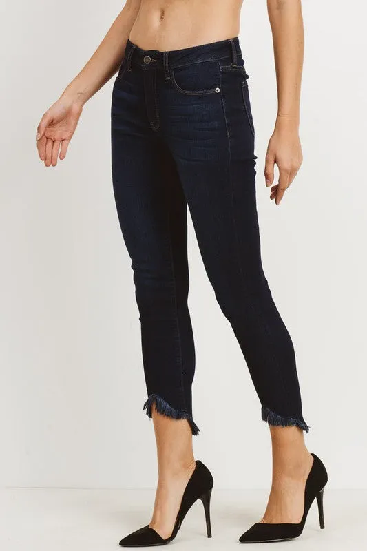 HIGH RISE SKINNY W UNEVEN FRAYED HEM